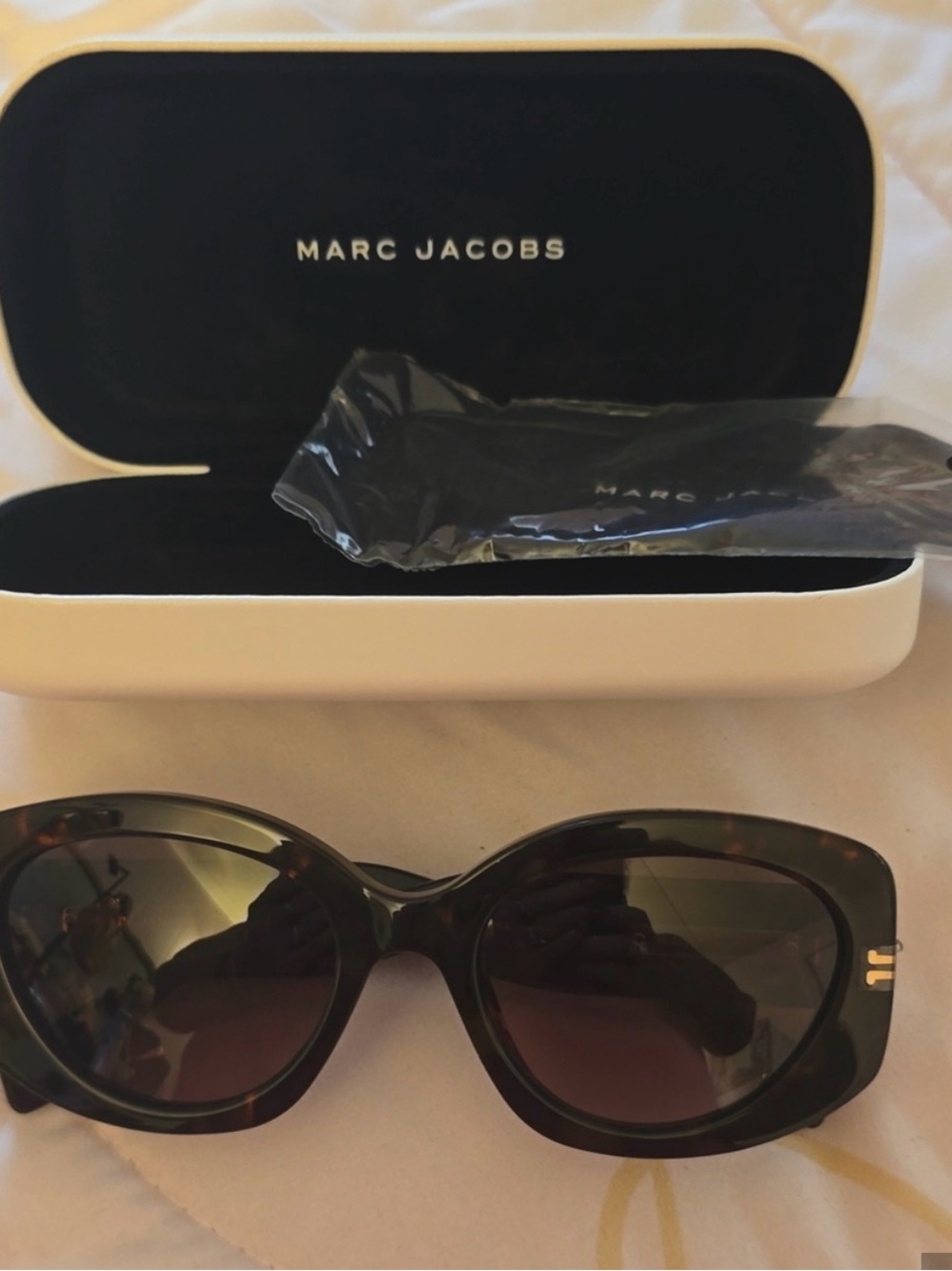 NWOT Marc Jacobs Women's Tortoiseshell Sunglasses - Case and dust bag